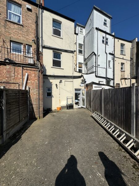 Lea Bridge Rd - E10 6AP