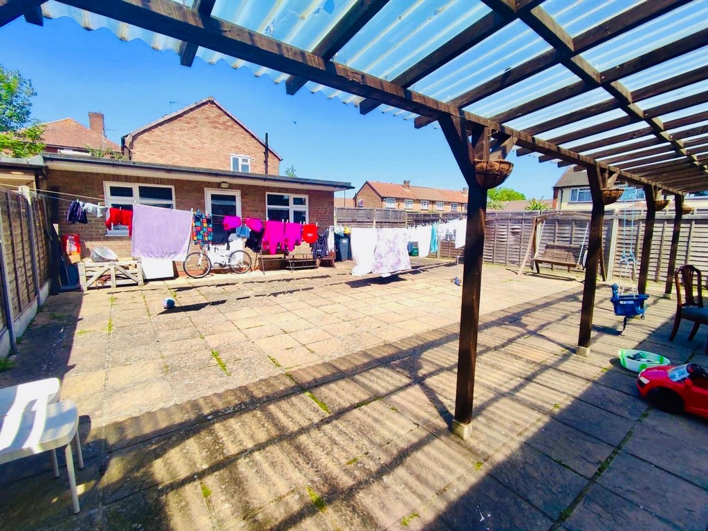 Northfield Road, TW5