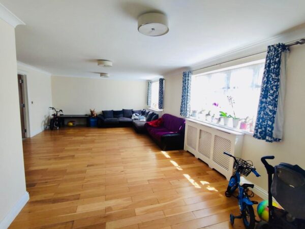 Northfield Road, TW5