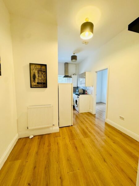 Flat 3, 262-264 High Road E11 3HS