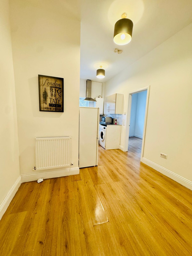 Flat 3, 262-264 High Road E11 3HS