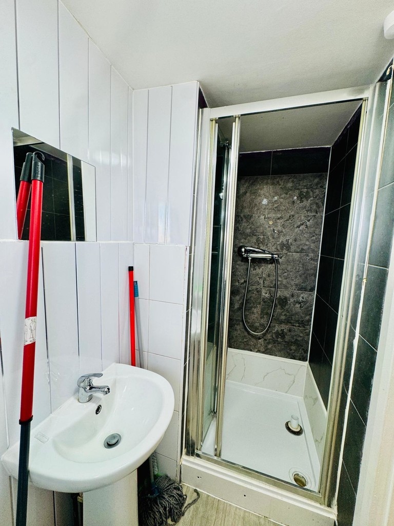 231-233 Hoe Street, Walthamstow