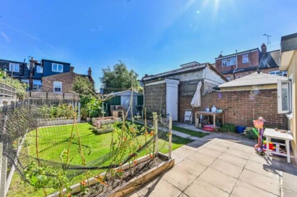 Evelyn Road, E17 9HE