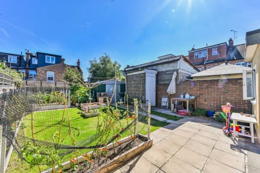 Evelyn Road, E17 9HE