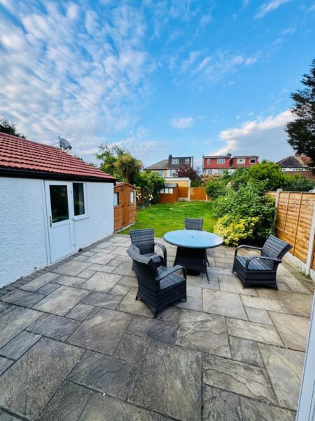 Abbotswood Gardens IG5