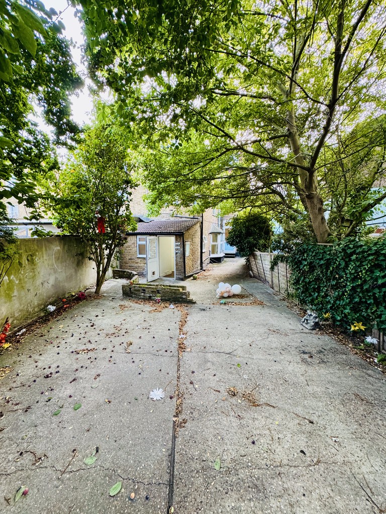 Palmerston Road E17 6PG