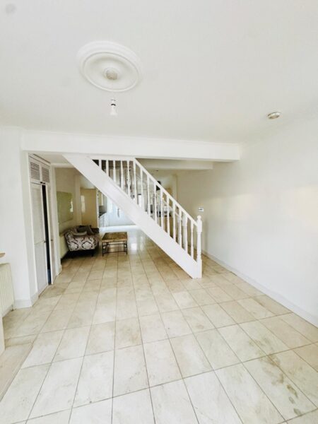 Smeaton Road, IG8 8BD