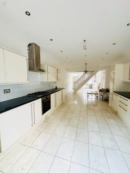 Smeaton Road, IG8 8BD