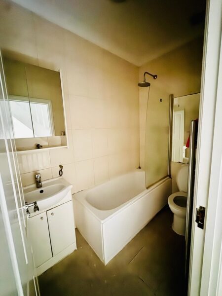 Smeaton Road, IG8 8BD