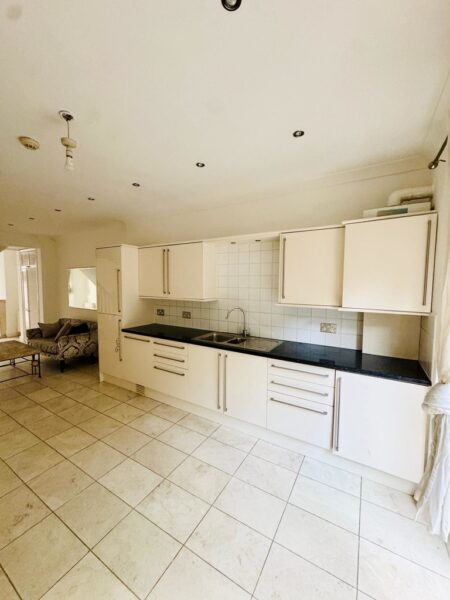 Smeaton Road, IG8 8BD