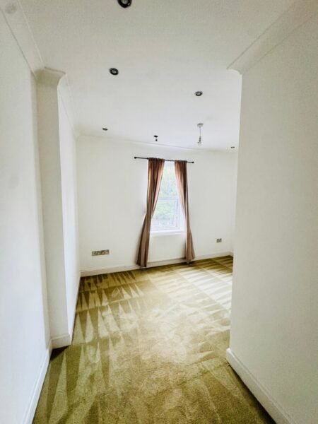 Smeaton Road, IG8 8BD