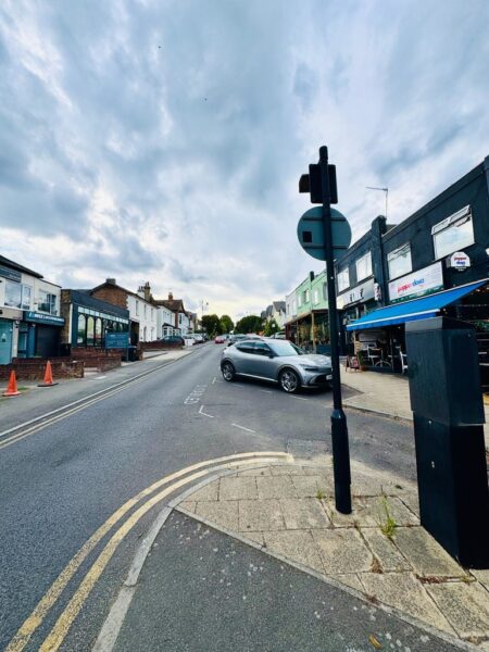 Queens Road, Buckhurst Hill, IG9 5BW