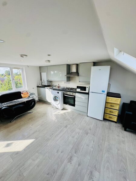 York Road, Chingford E4 8QN
