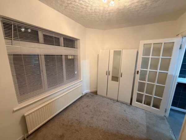 Chingford Mount Road E4 8JR