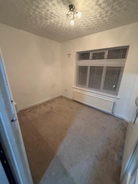 Chingford Mount Road E4 8JR