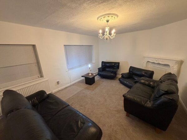 Chingford Mount Road E4 8JR