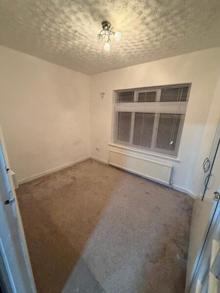 Chingford Mount Road E4 8JR