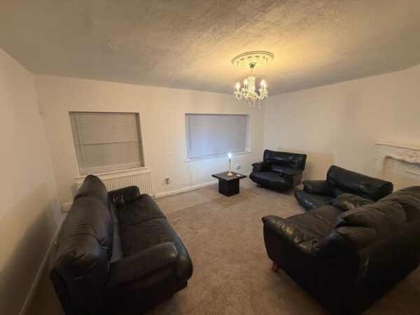 Chingford Mount Road E4 8JR