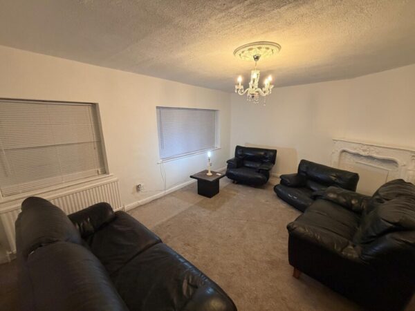 Chingford Mount Road E4 8JR