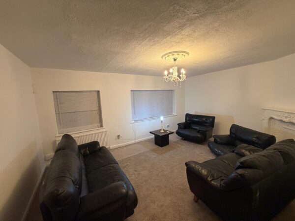 Chingford Mount Road E4 8JR