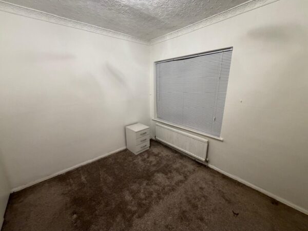 Chingford Mount Road E4 8JR